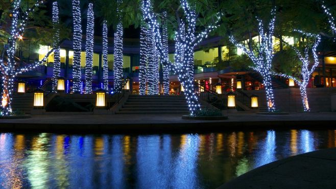 商業(yè)廣場(chǎng)夜景照明設(shè)計(jì) 樹(shù)陣廣場(chǎng)的景觀照明藝術(shù)